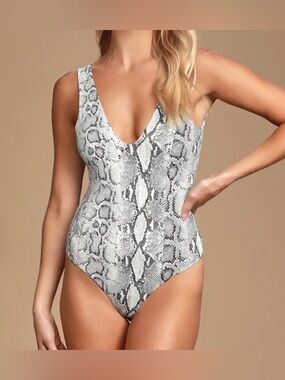 LULUS Women’s Wildlife Black and White Snake Print One Piece Bodysuit Size XS